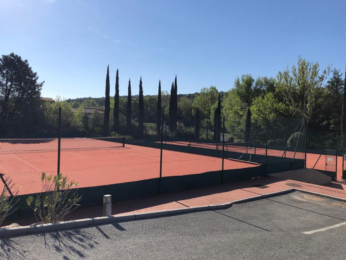 Charmantes Haus im Golf Club Saint Tropez Exterior foto